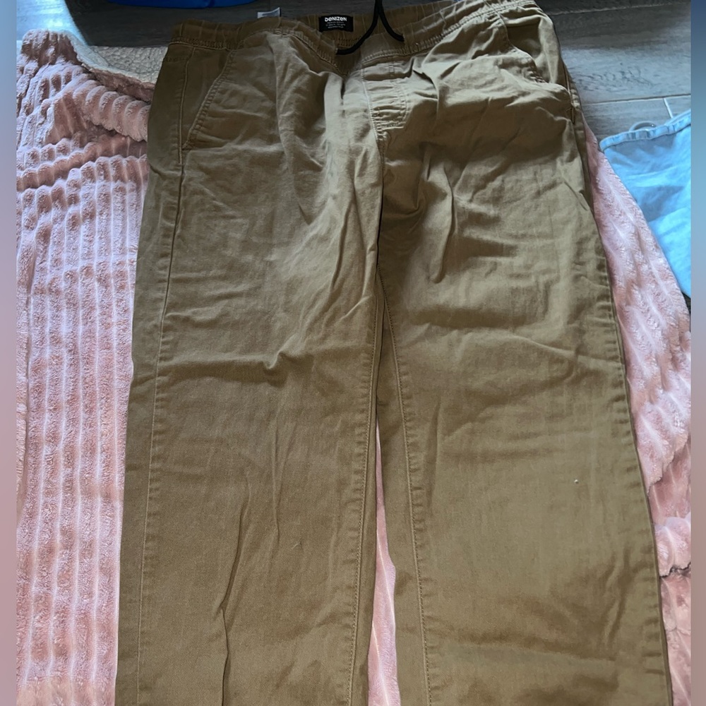 Levi’s jogger pants